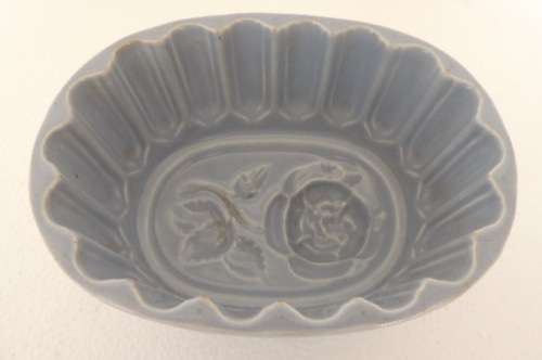 VINTAGE PORCELAIN JELLY MOULD