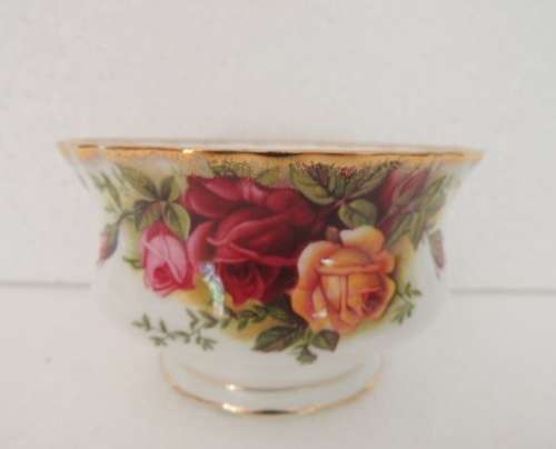 ROYAL ALBERT EARLY MORNING TEA SET - "OLD COUNTRY ROSES"