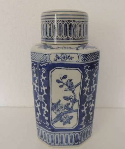 FABULOUS BLUE AND WHITE OCTAGONAL GINGER JAR