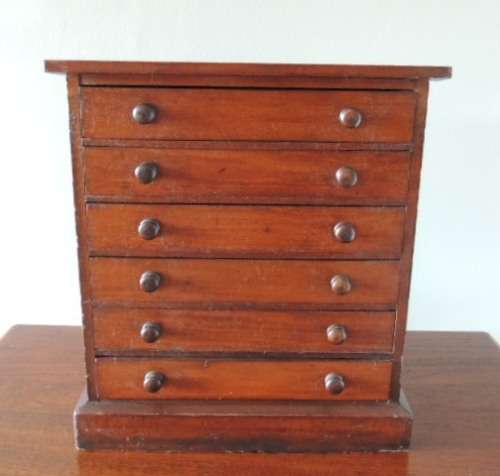 COLLECTOR'S SPECIMEN CHEST - MAGNIFICENT ITEM