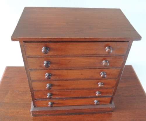 COLLECTOR'S SPECIMEN CHEST - MAGNIFICENT ITEM