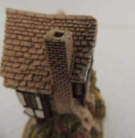 LILLIPUT LANE MINIATURE COTTAGE - "LITTLE SHAMBLES" boxed