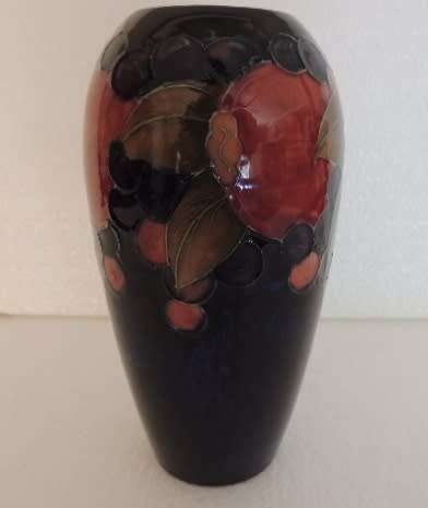 MOORCROFT "POMEGRANATE" VASE - BEAUTIFUL VINTAGE PIECE, 17.5 cm