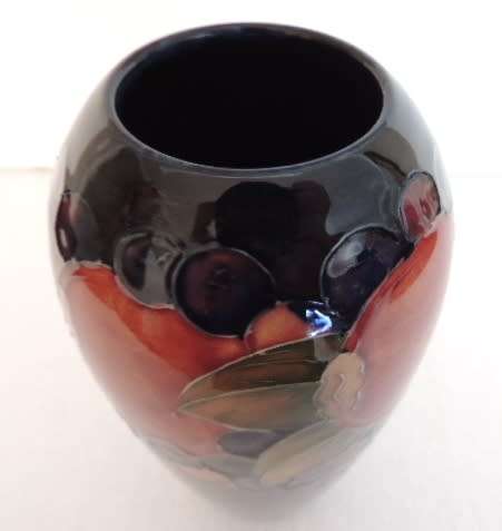 MOORCROFT "POMEGRANATE" VASE - BEAUTIFUL VINTAGE PIECE, 17.5 cm