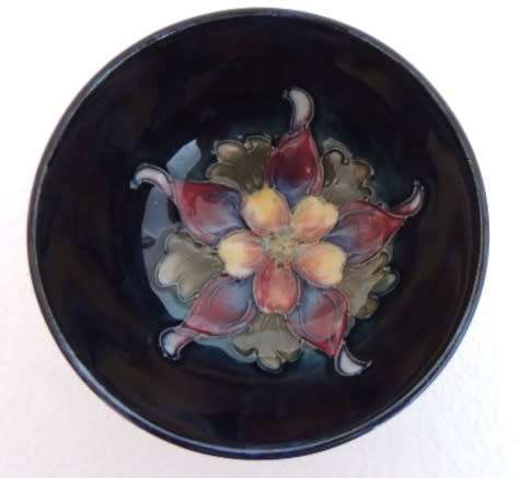 MOORCROFT FOOTED BOWL, 10.5 cm