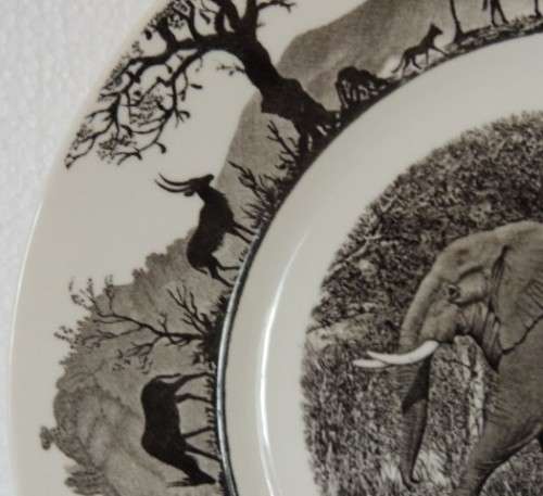 WEDGWOOD KRUGER NATIONAL PARK "ELEPHANT" PLATE