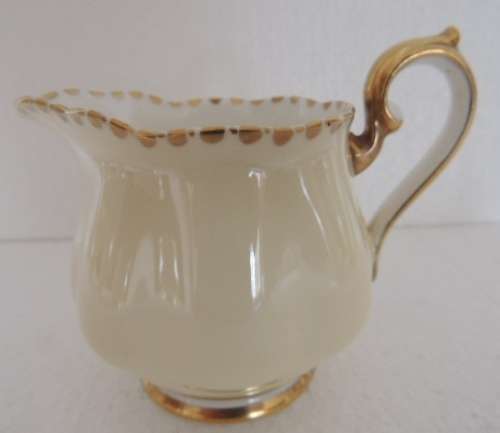 ROYAL ALBERT PART TEA SET - UNNAMED PATTERN