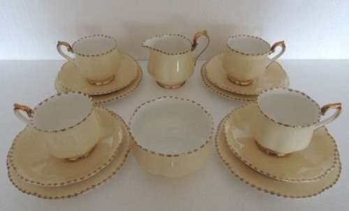 ROYAL ALBERT PART TEA SET - UNNAMED PATTERN
