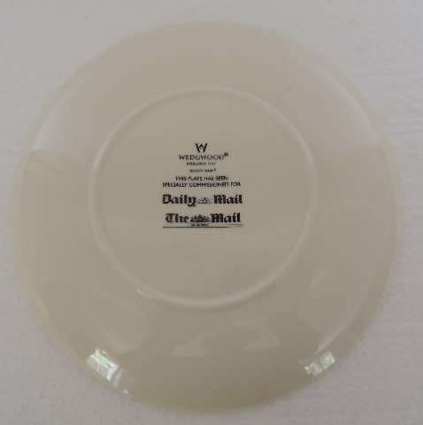 WEDGWOOD COMMEMORATIVE PLATE - TO CELEBRATE GOLDEN JUBILEE PF HM QUEEN ELIZABETH, boxed