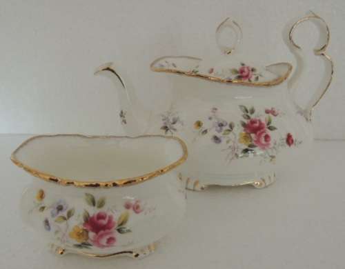 ROYAL ALBERT TEAPOT & SUGAR BOWL - TENDERNESS