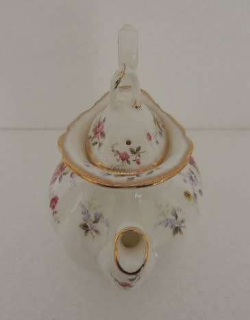 ROYAL ALBERT TEAPOT & SUGAR BOWL - TENDERNESS