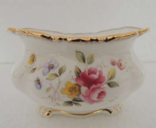 ROYAL ALBERT TEAPOT & SUGAR BOWL - TENDERNESS