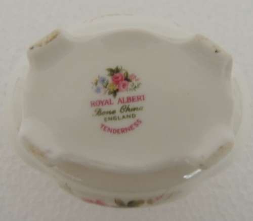 ROYAL ALBERT TEAPOT & SUGAR BOWL - TENDERNESS