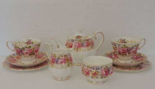 ROYAL ALBERT TEA FOR TWO - SERENA