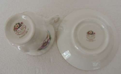 ROYAL ALBERT FLOWER OF THE MONTH DUO - "OCTOBER" COSMOS