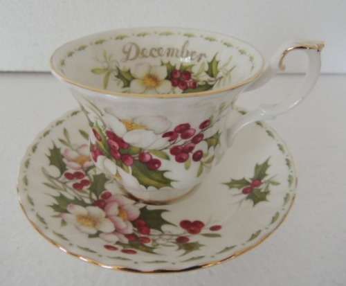 ROYAL ALBERT FLOWER OF THE MONTH DUO - "DECEMBER" CHRISTMAS ROSE