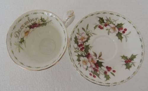 ROYAL ALBERT FLOWER OF THE MONTH DUO - "DECEMBER" CHRISTMAS ROSE