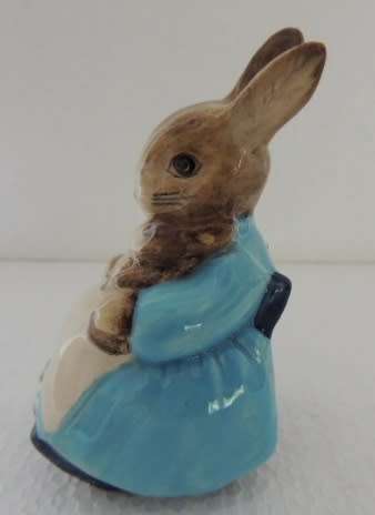 ROYAL ALBERT BEATRIX POTTER - MRS RABBIT & BUNNIES