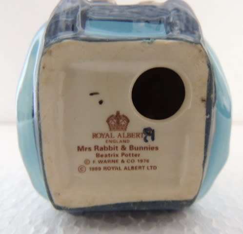 ROYAL ALBERT BEATRIX POTTER - MRS RABBIT & BUNNIES