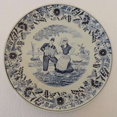 BOCH DELFT COLLECTABLE PLATE 3 - DANCING