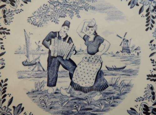 BOCH DELFT COLLECTABLE PLATE 3 - DANCING