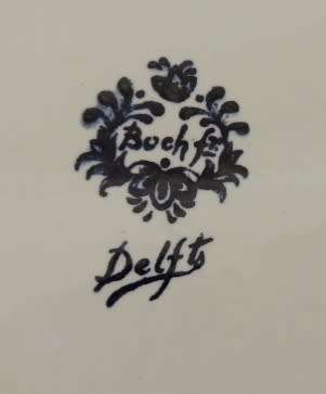 BOCH DELFT COLLECTABLE PLATE 4 - WAVING FAREWELL