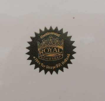 ROYAL SCHWABAP PLATE - PICKING TULIPS
