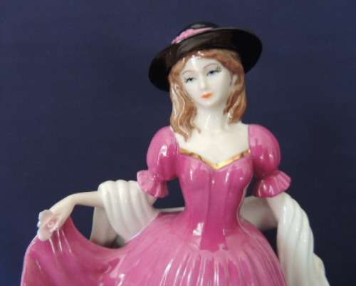 Two Leonardo Collection Figurines By Annie Rowe - 20 cm