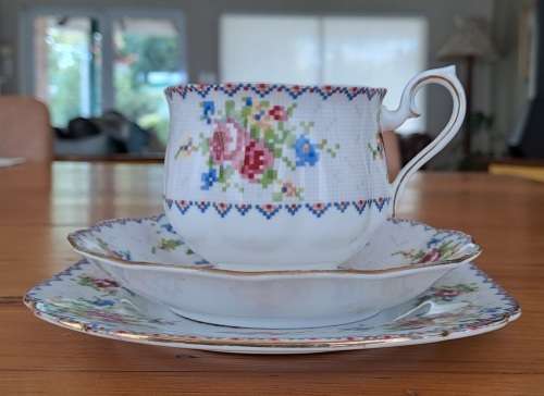 Royal Albert Trio - Petit Point