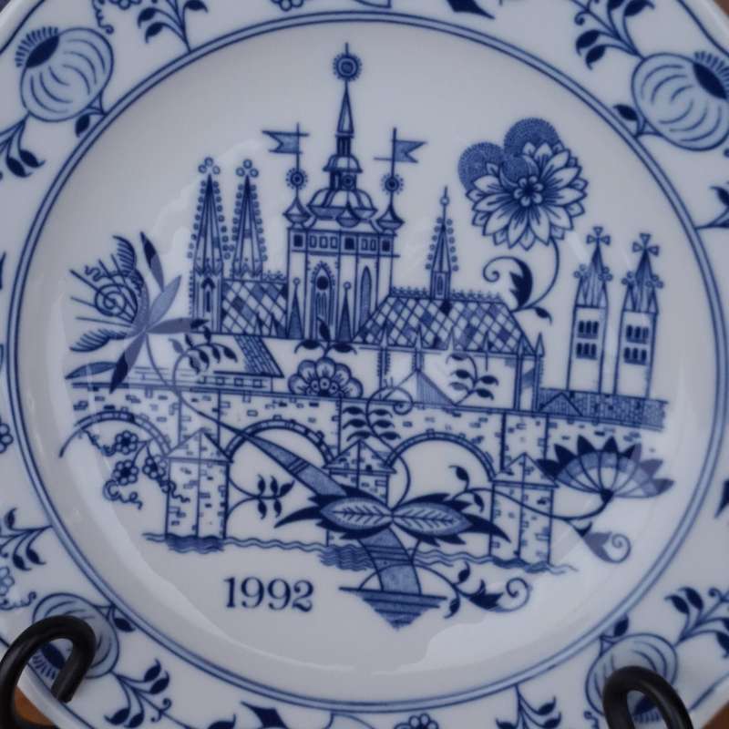 Czechoslovakia Original Zwiedelmuster Plate 1992