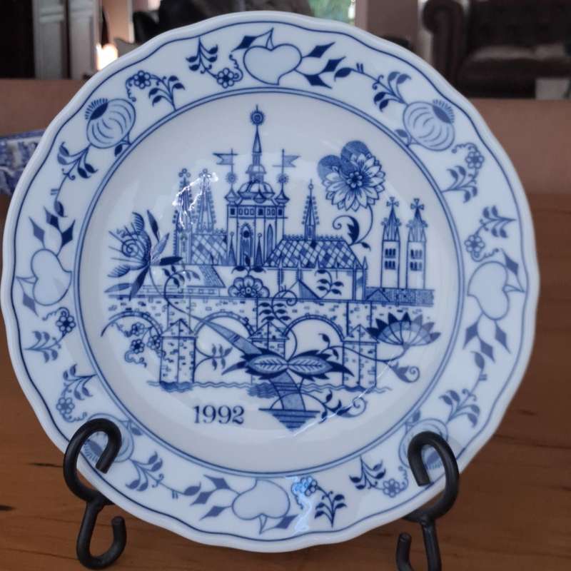 Czechoslovakia Original Zwiedelmuster Plate 1992
