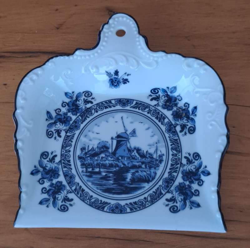 Delft Special Limited Collector`s Edition Crumb Plate