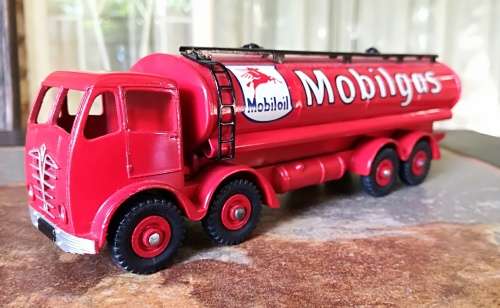Foden 14 ton Tanker Mobilgas by Dinky Supertoys