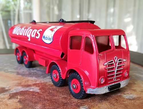 Foden 14 ton Tanker Mobilgas by Dinky Supertoys