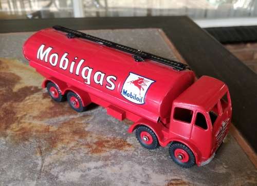 Foden 14 ton Tanker Mobilgas by Dinky Supertoys