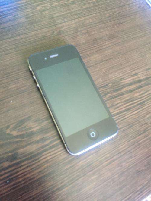 ** iPhone 4 ** Second Hand