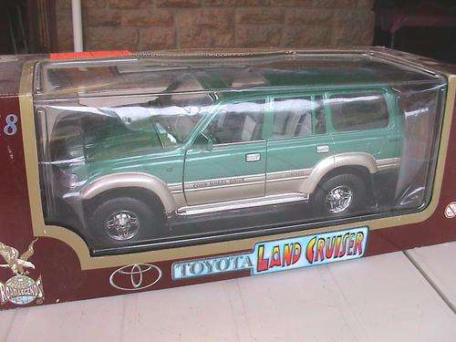Road LeggendsToyota Land Cruiser scale 1:18