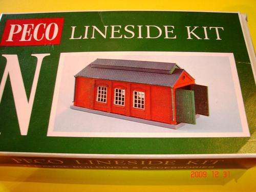 PECO - N-GAUGE ENGINE SHED KIT MINT IN BOX CONDITION