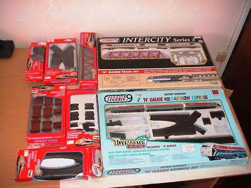 TOYMASTER COLLECTION TECHNIC KIDS N GAUGE TRAIN SET X 2 WITH A LOT OF EXTRA ACCESSORIES