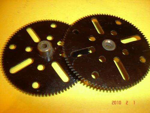 MECCANO 2 X # 27C - 2½   GEAR WHEELS 95 TEETH  MANUFACTURED BY MECCANO LTD IN EXCELLENT CONDITION.