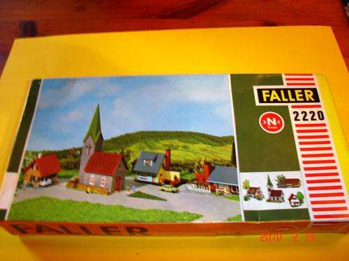 FALLER 2220 N  GAUGE 3 X HOUSES + CHURCH
