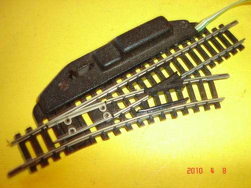 MINITRIX TRIX N GAUGE 4963 RIGHT HAND SET OF ELECTRIC POINTS IN EXCELLENT CONDITION.