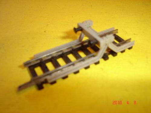 MINITRIX TRIX N GAUGE BUFFER STOPS IN EXCELLENT CONDITION.