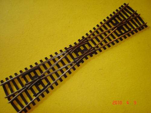 ROCO HO GAUGE 4550/42270 CROSSING IN EXCELLENT CONDITION.