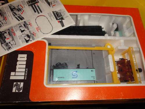 LIMA HO GAUGE 960 CONTAINER UNLOADING SET IN EXCELLENT BOXED CONDITION
