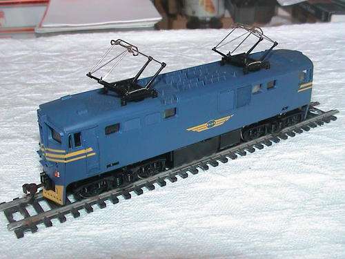 LIFE LIKE HO GAUGE SOUTH AFRICAN RAILWAYS 6E BLUE TRAIN LOCOMOTIVE FITTED WITH ATHEARN CHASSIS
