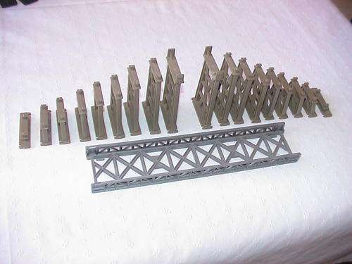 LIMA HO GAUGE 600911 BRIDGE FOR A FIGURE 8 LATOUT IN GOOD CONDITION.