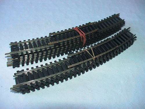 ATLAS HO GAUGE 12 X R 22 INCH CURVED TRACK AND 2 X 1/8th INCH CURVES IN EXCELLNT CONDITION