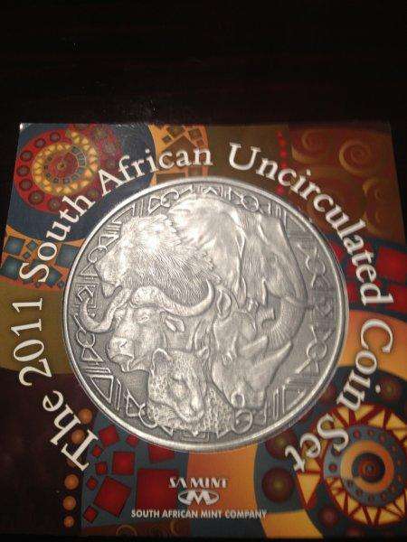 2011 UNCIRCULATED COIN SET IN SAM BOX.