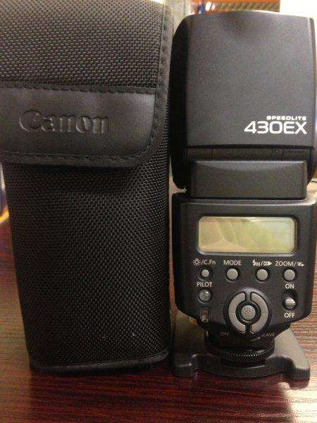 Canon Speedlite 430EX Almot Brand New!!! Hardly Used.